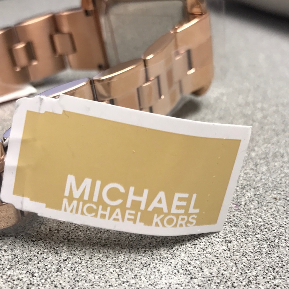 Micheal Kors Rose Gold Watch - Picture 6 of 7